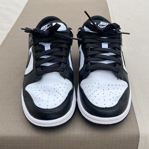 Black and white Nike Pandas